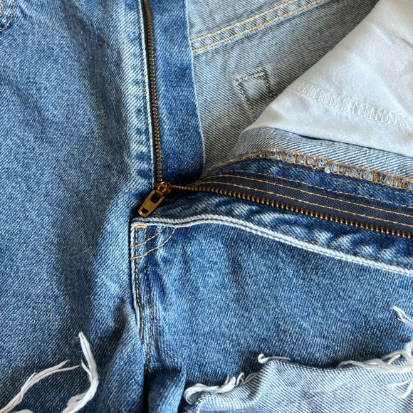 Levi’s Vintage 550 Relaxed Fit cut off shorts Size 33 - Picture 4 of 7